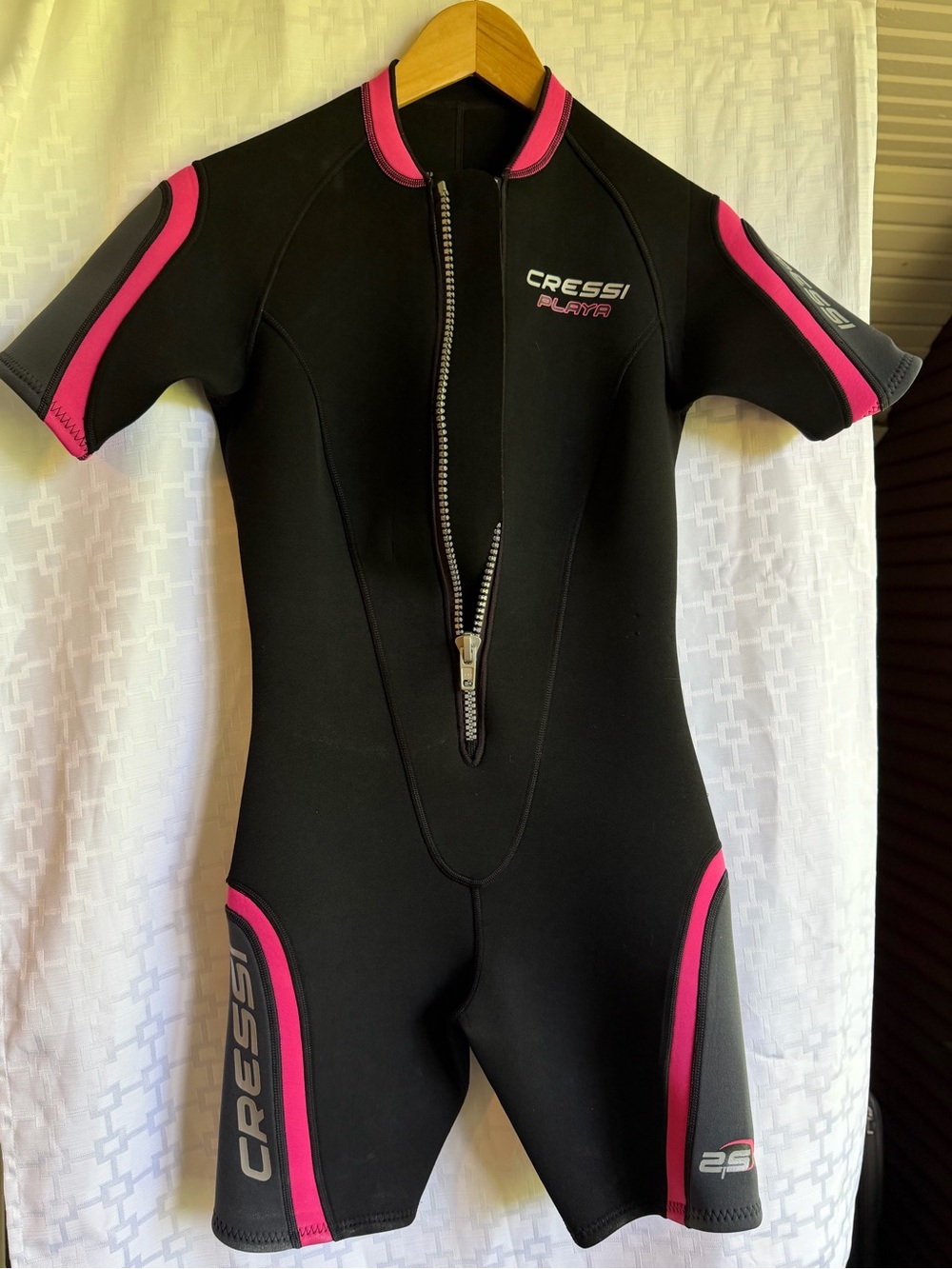 Women’s or youth Cressi Black & Pink Shorty Wetsuit size XS/S